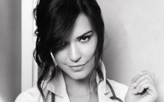 Ayshia taskin blackwhite stethoscope collaredshirt - a stethoscope free wallpaper