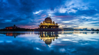 Large building lake cloudy sky - top of a lake under a cloudy sky free wallpaper