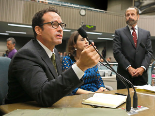 Man suit tie speaking microphone - new objectivity free wallpaper