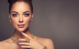 Woman necklace ring pointing photorealistic - a finger free wallpaper