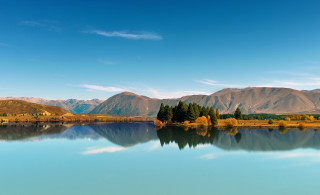 Lake mountains trees clear sky - a clear blue sky above free wallpaper