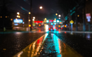 Wet street traffic lights night - a wet street free wallpaper