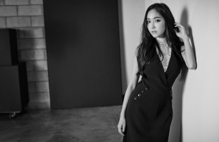 Woman black dress leaning wall 6 - a black dress leaning against a wall free wallpaper