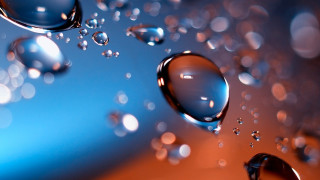 Water droplets blue orange reflection - a close up of water droplets free wallpaper for desktop
