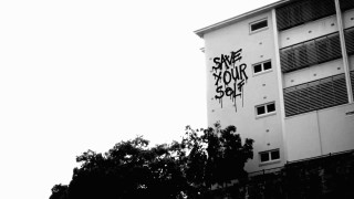 Graffiti building tree sky arthouse - a tree in front free wallpaper