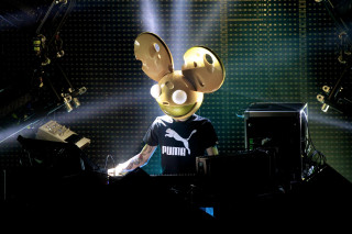 Person mouse mask stage lights - a person free wallpaper