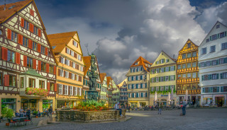 City square fountain architecture skyline 2 - a city square free wallpaper