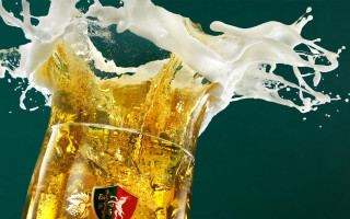 Beer milk splash crest 3d - the younger free wallpaper
