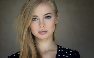 Eszter blonde blueeyes polkadot portrait - long blonde hair free wallpaper