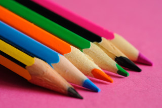 Colored pencils pink background childs 2 - pastell free wallpaper