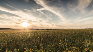 Sunset mountainous horizon cloudy sky - free summer wallpaper for desktop