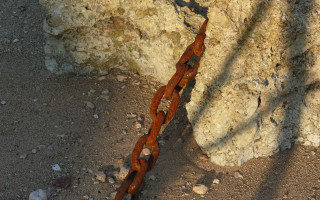 Rusted chain rock wall shadow - chain free wallpaper for desktop