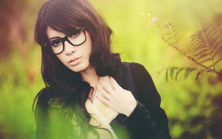 Woman glasses field portrait blurry - glass free wallpaper for desktop