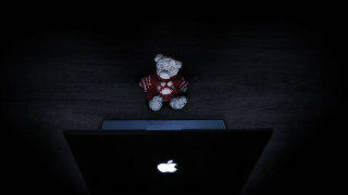 Teddy bear laptop dark screen 2 - screen free wallpaper