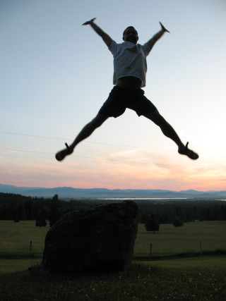 Man jumping sunset rock hands - figuration libre free wallpaper
