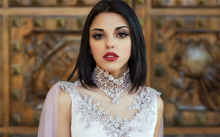 Woman necklace dress portrait gothic - a wooden background free wallpaper