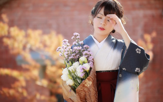 Woman kimono bouquet flower outdoors - a woman in a kimono holding free wallpaper for desktop