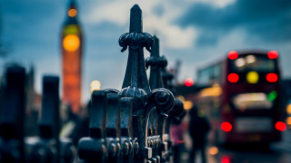 Fence redbus citystreet shallowdepth tiltshift - a city street in the background free wallpaper