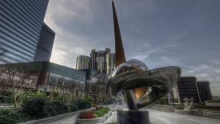 Citypark sculpture kinetic abstract architecture - a large building in the background free wallpaper for desktop