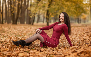 Woman red dress leaves park - a few leaf free wallpaper for desktop