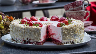 Strawberry cake plate coffee rococo - strawberry free wallpaper