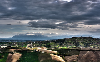 Mountain range cloudy sky town - correggio free wallpaper