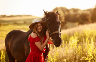 Woman red dress horse autumn - a red dress and hat free wallpaper