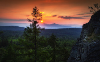Sunset mountain forest horizon dusk - a sunset over a mountain free wallpaper