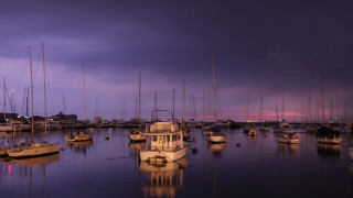 Boats lake night pink sky - top of a lake under a cloudy sky free wallpaper for desktop