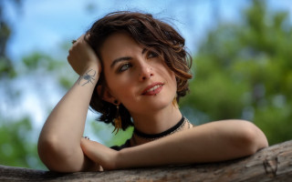 Woman tattoo leaning tree portrait - a tattoo free wallpaper for desktop