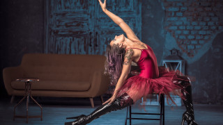 Woman red dress black boots - her leg up free wallpaper