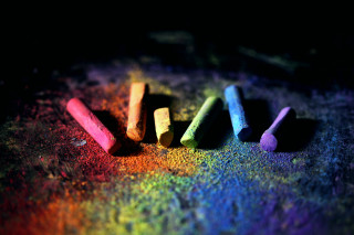 Crayons colored powders black background - pastell free wallpaper