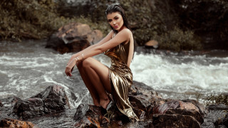 Gold dress woman river rocks - a gold dress free wallpaper