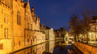 Canal city night tower bridge - a canal free wallpaper