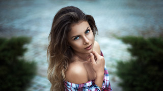 Woman longhair plaidshirt jeans portrait - free portrait wallpaper for desktop