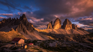 Mountain house sunset cityscape clouds - a sunset in the background free wallpaper for desktop