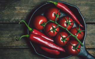 Red peppers pan wooden table - a wooden table next free wallpaper