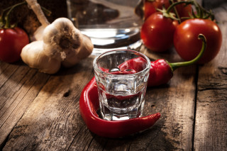 Glass water red peppers garlic - a glass of water free wallpaper