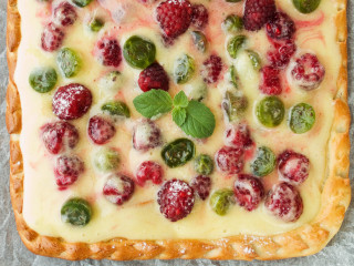 Raspberry cream pastry leaf pastel - neofauvism free wallpaper for desktop