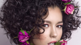 Woman flower hair necklace rococo - her hair and a necklace free wallpaper