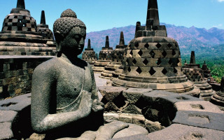 Buddha statue stone courtyard mountains - a statue free wallpaper