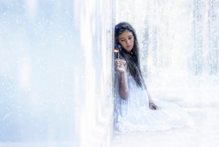 Woman white dress candle snow - a candle free wallpaper