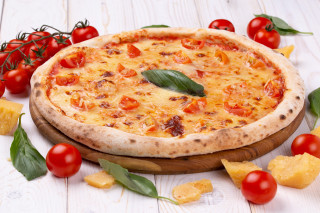 Pizza tomatoes cheese basil wooden - coppo di marcovaldo free wallpaper