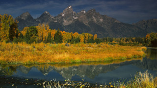 Mountain lake forest autumn sunset 4 - a lake in the foreground and a forest in the background free wallpaper for desktop
