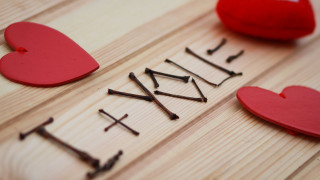 Wooden table hearts fix carlos - a wooden table free wallpaper