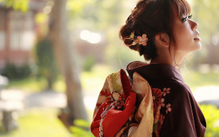 Woman flower kimono bokeh outdoors - japanese free wallpaper for desktop