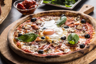 Pizza egg wooden board salad - coppo di marcovaldo free wallpaper
