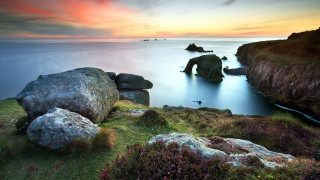 Rocky shore sunset lake mountains - free landscape wallpaper