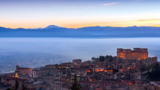 Castle city sunset mountains water - correggio free wallpaper for desktop