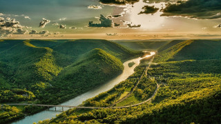 Hudson river green valley sun - a lush green valley under a cloudy sky free wallpaper